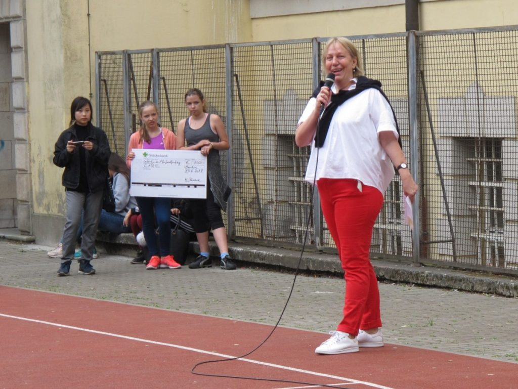 Frau Kathrin Röschel (Schulleiterin der Gail S. Halvorsen-Schule)
